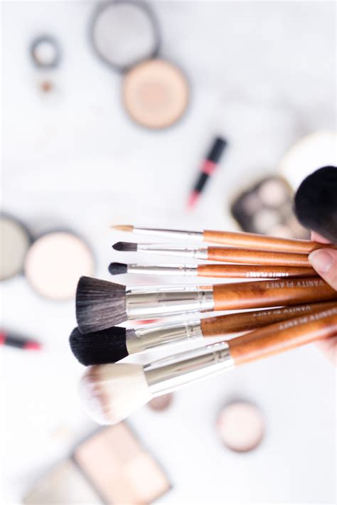 The Ultimate Guide to Magic Makeup Brushes: Tips and Tricks